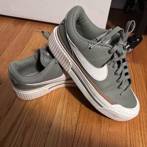Nike Court Legacy Lift Sneakers